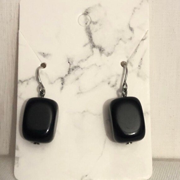 Black Square Pierced Dangle Earrings - Picture 2 of 7